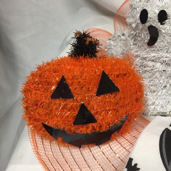 Child’s Halloween Decorations Not Scary (Mystery Box) - Picture 4 of 12